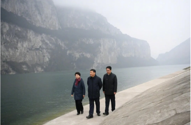 习近平总书记来到毕节市黔西县